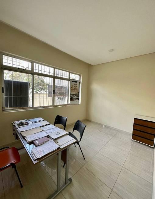 Casa à venda com 4 quartos, 245m² - Foto 17