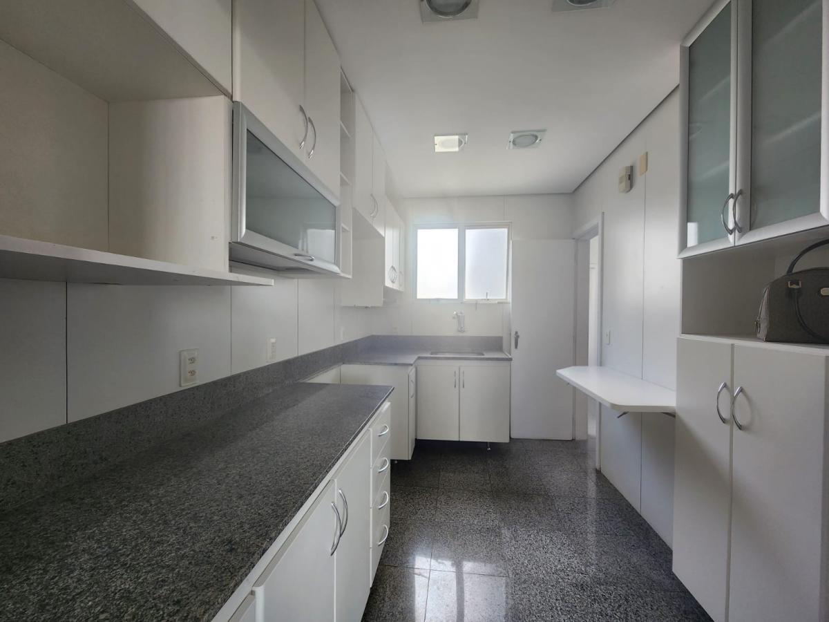 Apartamento à venda com 4 quartos, 140m² - Foto 7