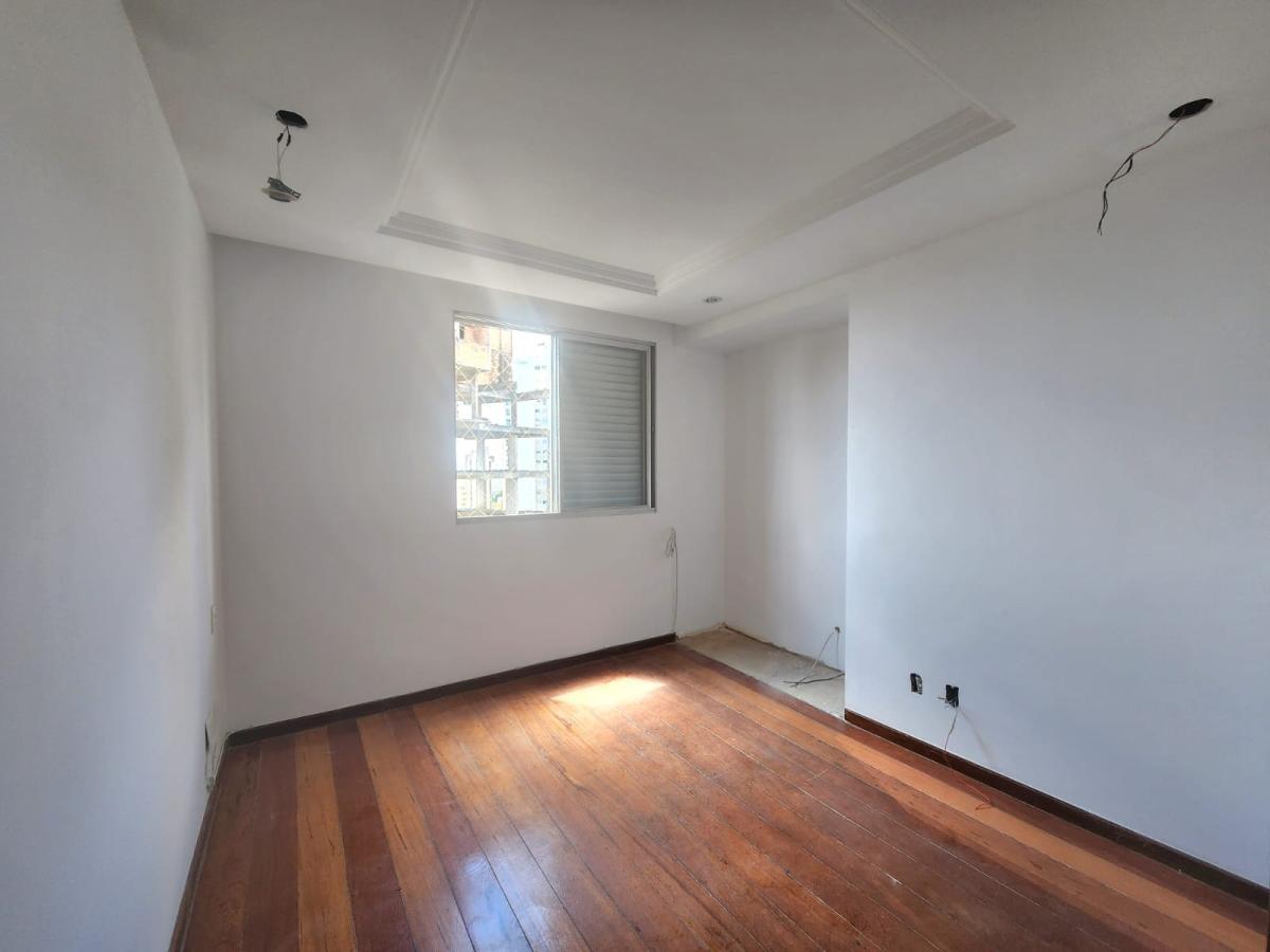 Apartamento à venda com 4 quartos, 140m² - Foto 4