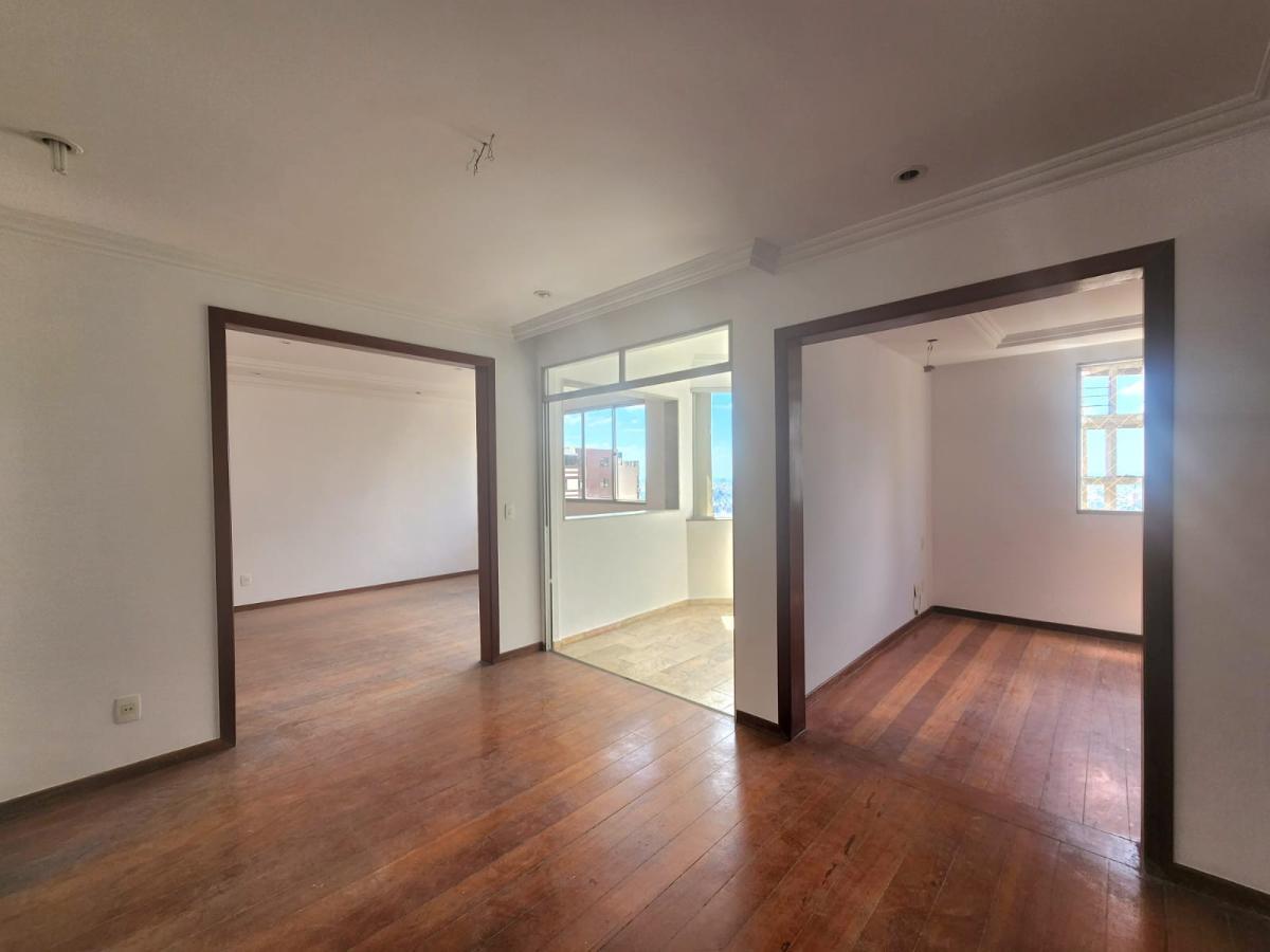 Apartamento à venda com 4 quartos, 140m² - Foto 2