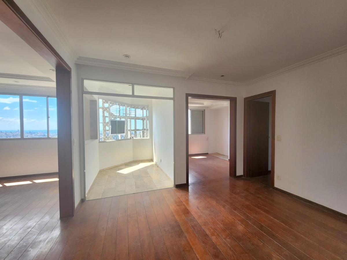 Apartamento à venda com 4 quartos, 140m² - Foto 1