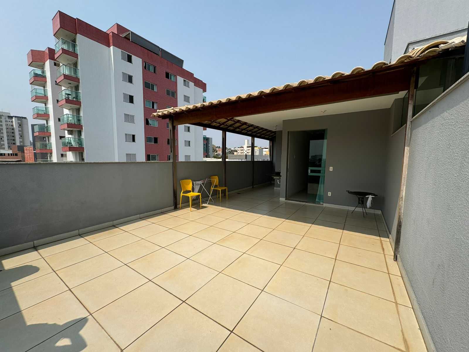 Cobertura para alugar com 2 quartos, 140m² - Foto 1