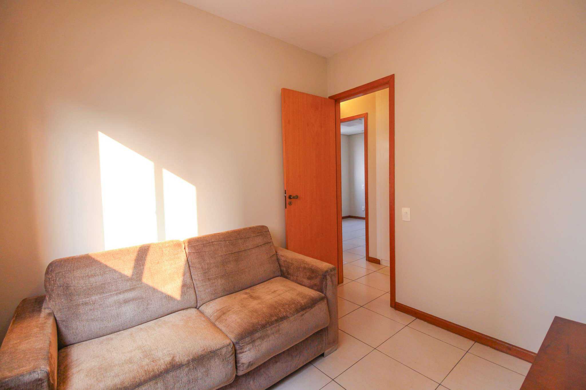 Apartamento à venda com 3 quartos, 80m² - Foto 2