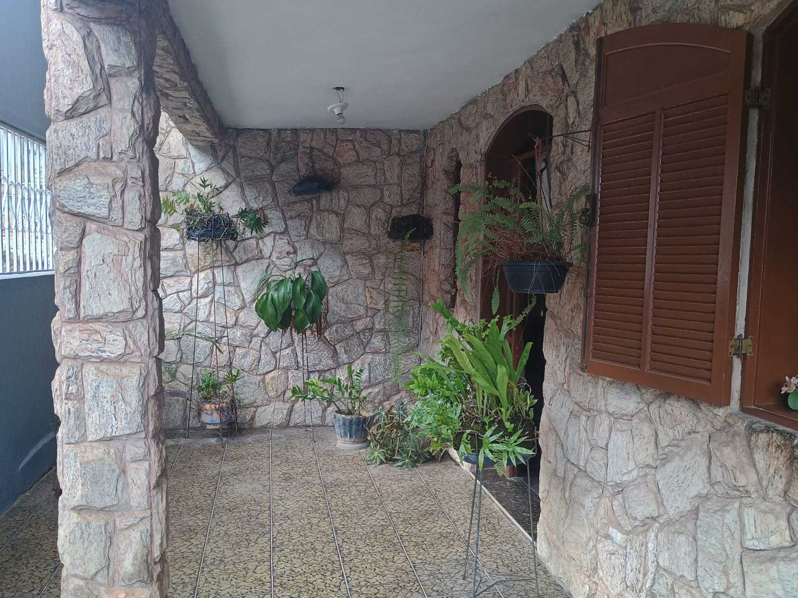 Casa à venda com 3 quartos, 370m² - Foto 1