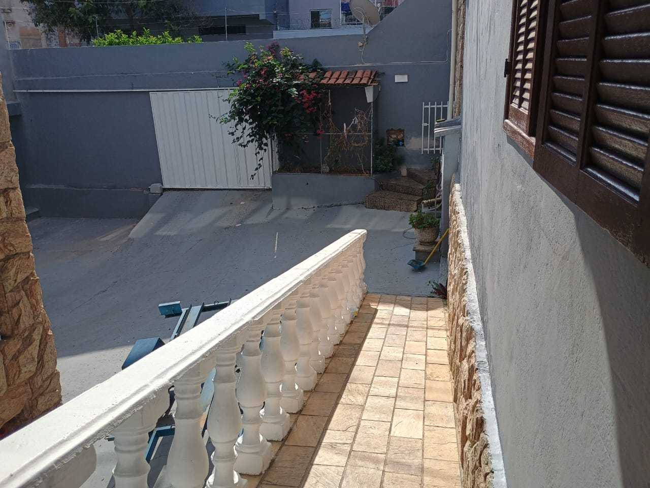 Casa à venda com 3 quartos, 370m² - Foto 8