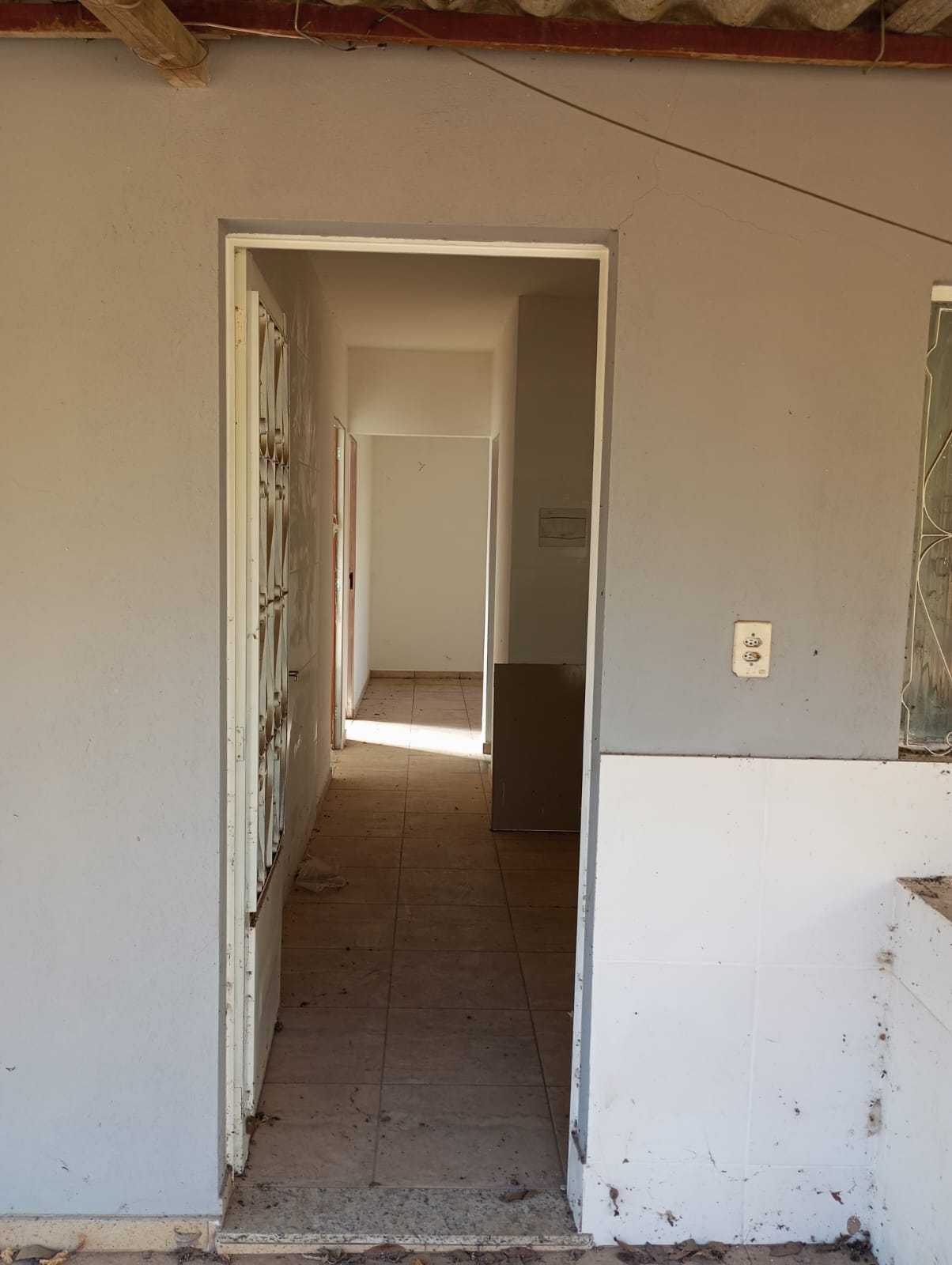 Casa à venda com 2 quartos, 250m² - Foto 1