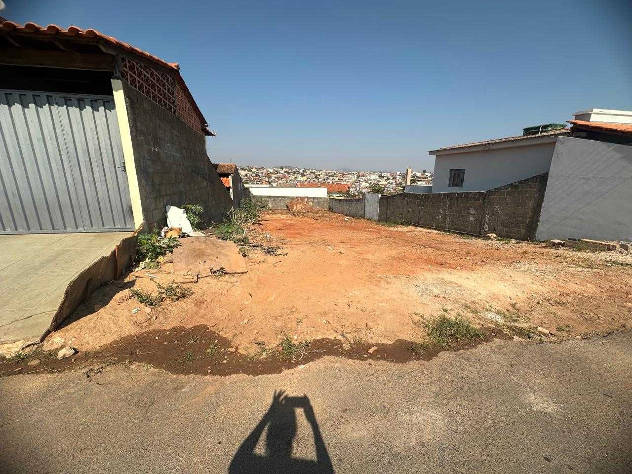 Terreno à venda, 360m² - Foto 1