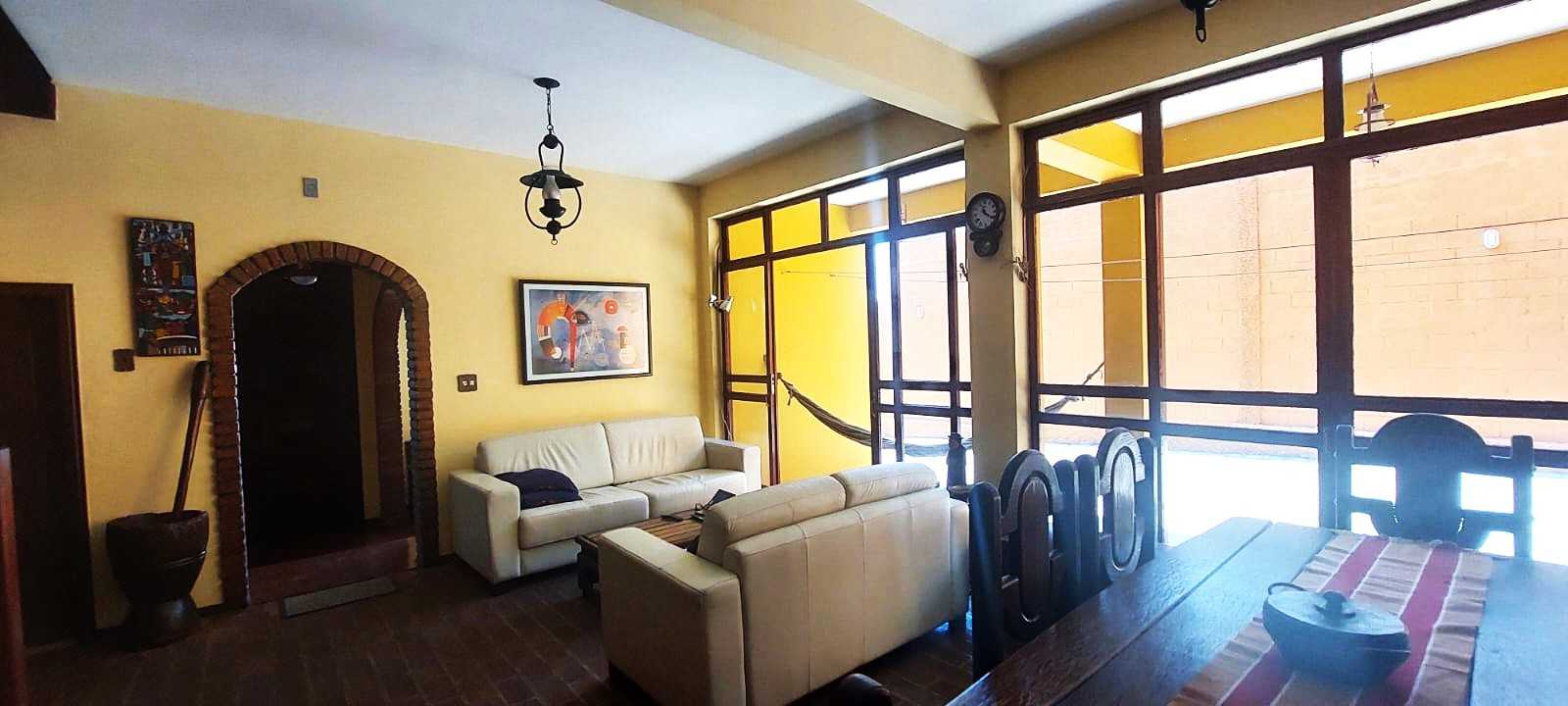 Casa à venda com 5 quartos, 250m² - Foto 2