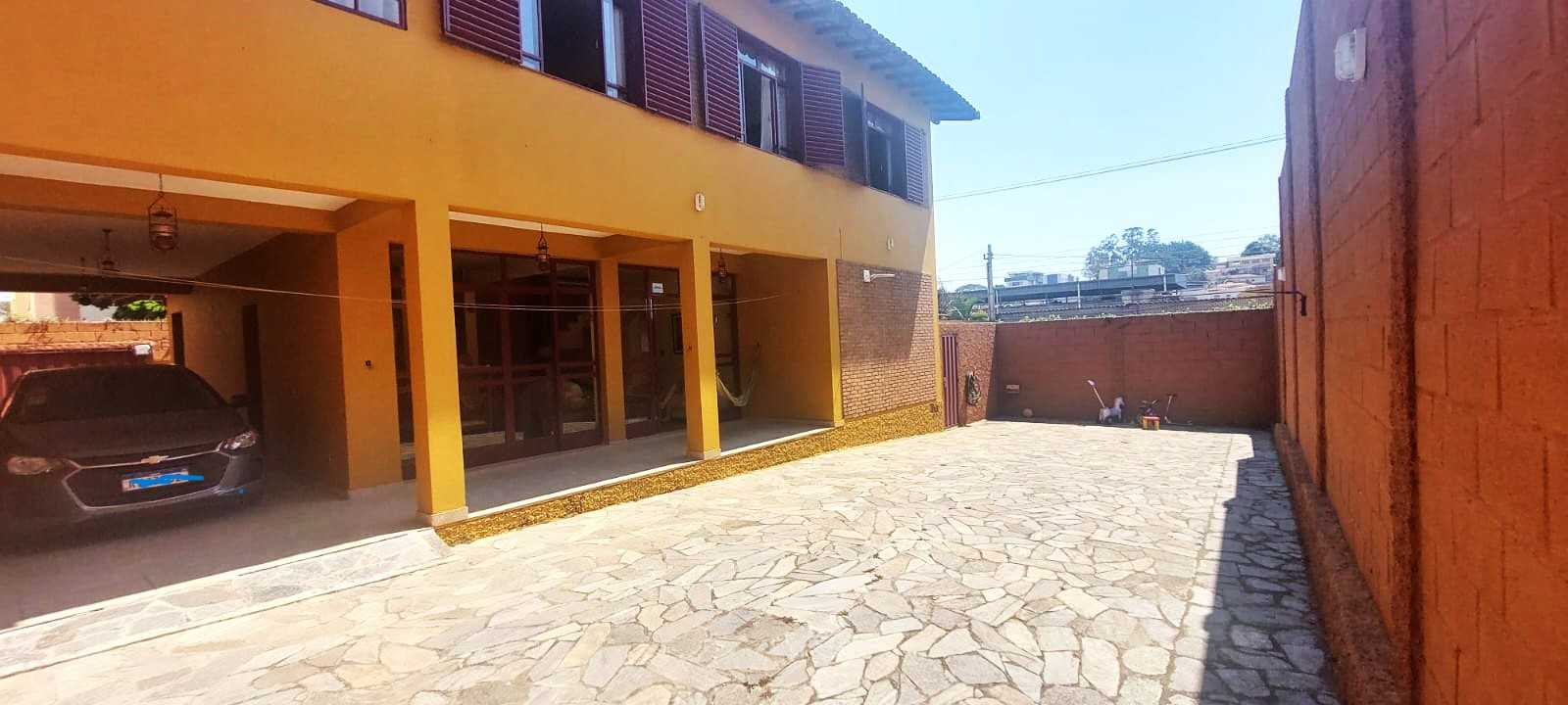 Casa à venda com 5 quartos, 250m² - Foto 3