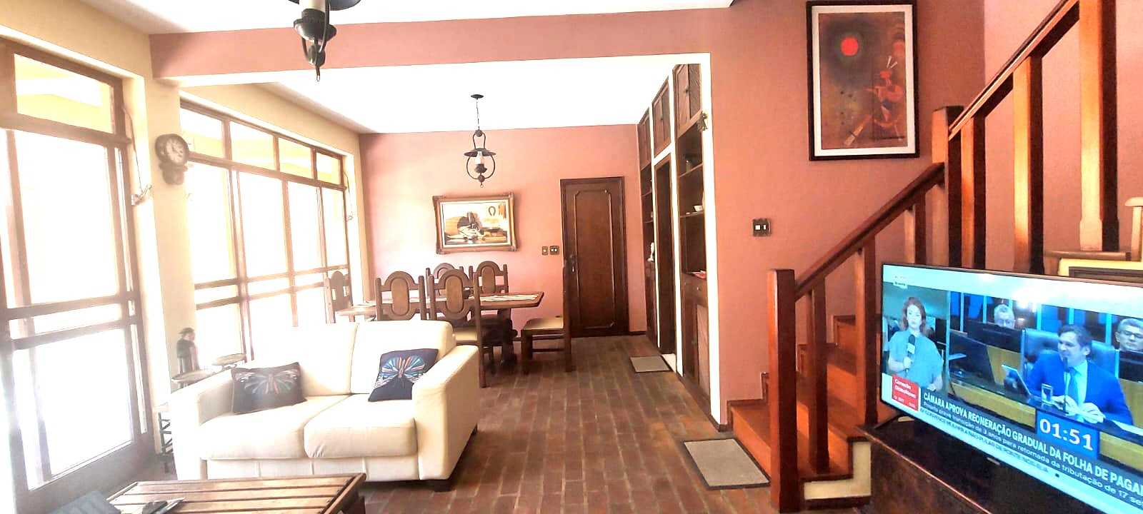 Casa à venda com 5 quartos, 250m² - Foto 1