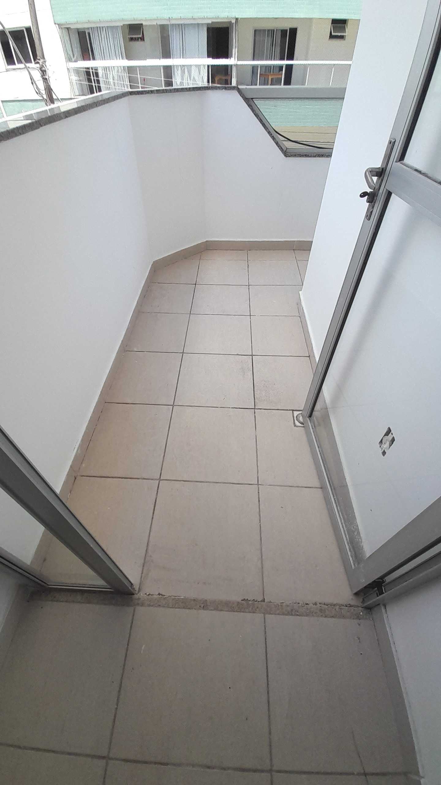 Apartamento à venda com 3 quartos, 75m² - Foto 2