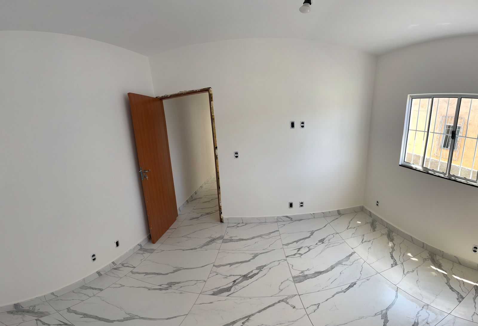 Casa à venda com 3 quartos, 85m² - Foto 1