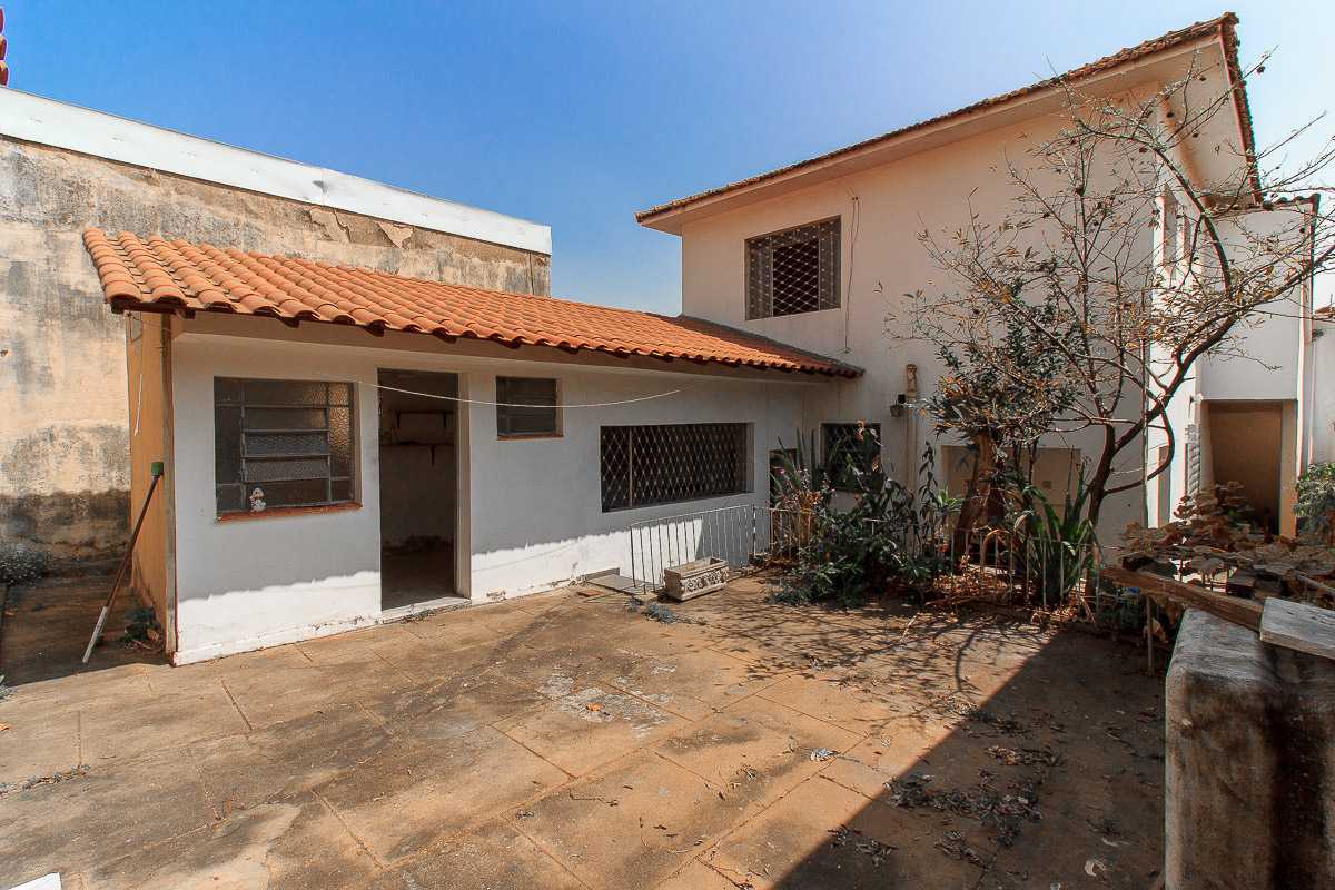 Casa à venda com 4 quartos, 303m² - Foto 1