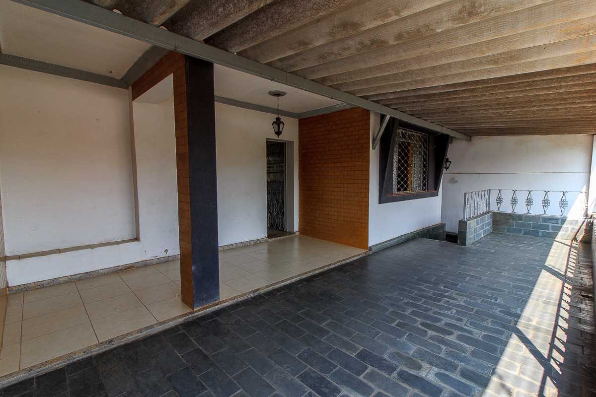 Casa à venda com 4 quartos, 303m² - Foto 16