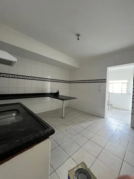 Casa à venda com 2 quartos, 360m² - Foto 7