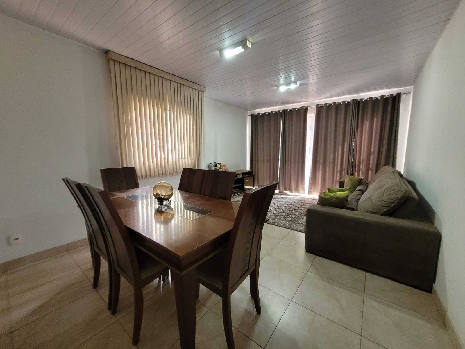 Casa à venda com 4 quartos, 226m² - Foto 1