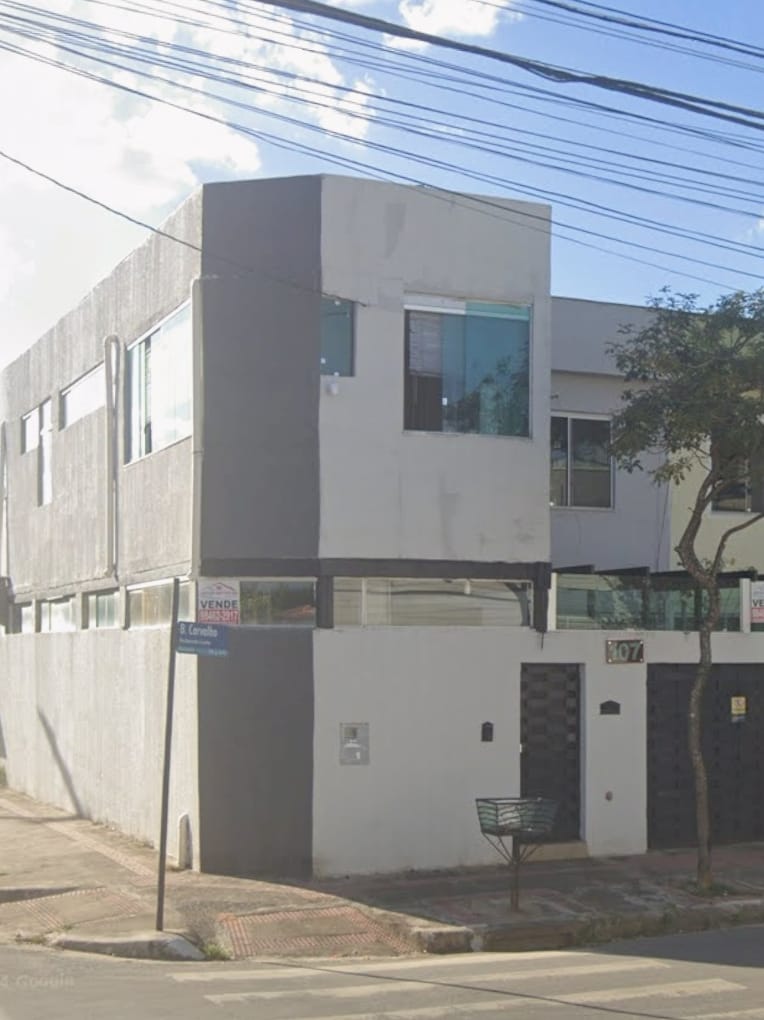 Casa à venda com 4 quartos, 92m² - Foto 1