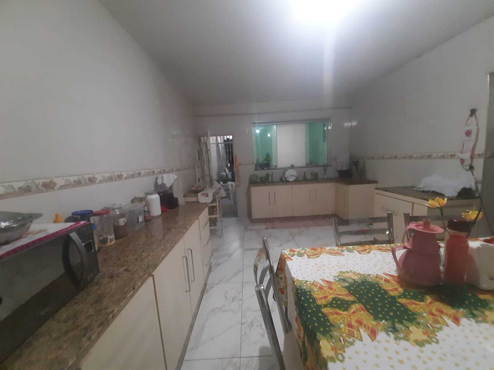 Casa à venda com 4 quartos, 360m² - Foto 1