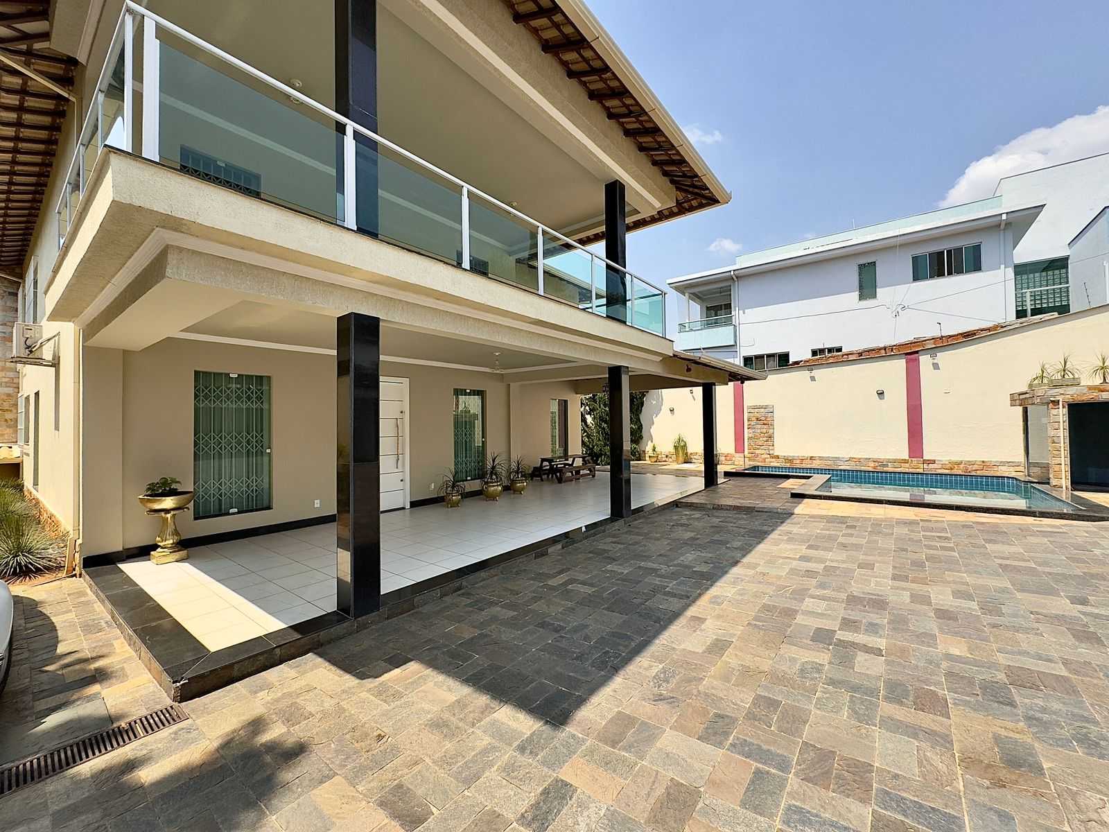 Casa à venda com 4 quartos, 600m² - Foto 7