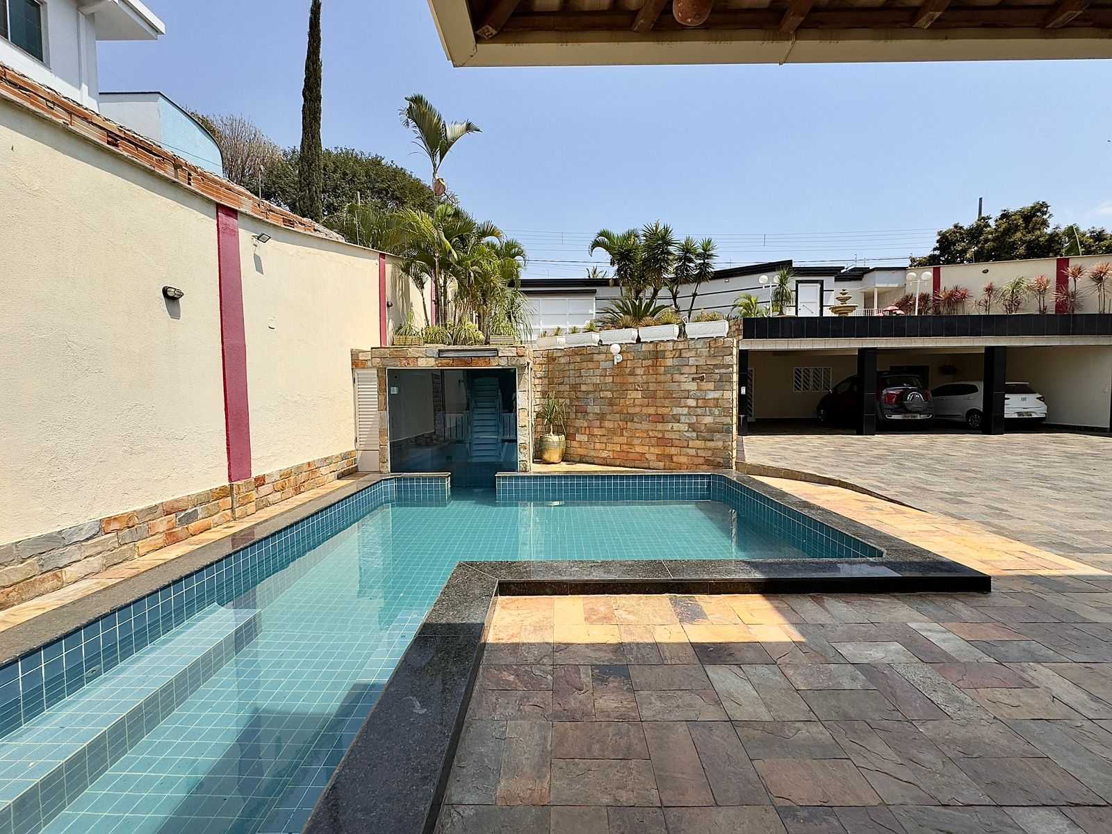 Casa à venda com 4 quartos, 600m² - Foto 4