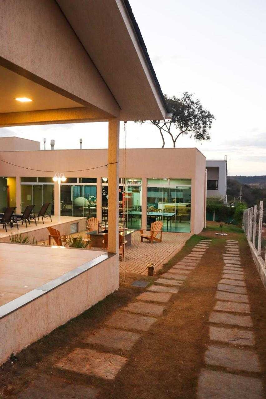 Casa de Condomínio à venda com 4 quartos, 220m² - Foto 2