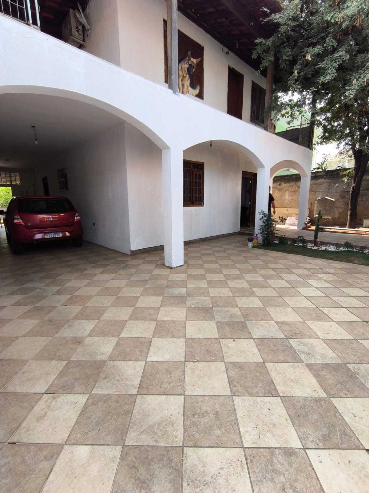 Casa à venda com 3 quartos, 240m² - Foto 2