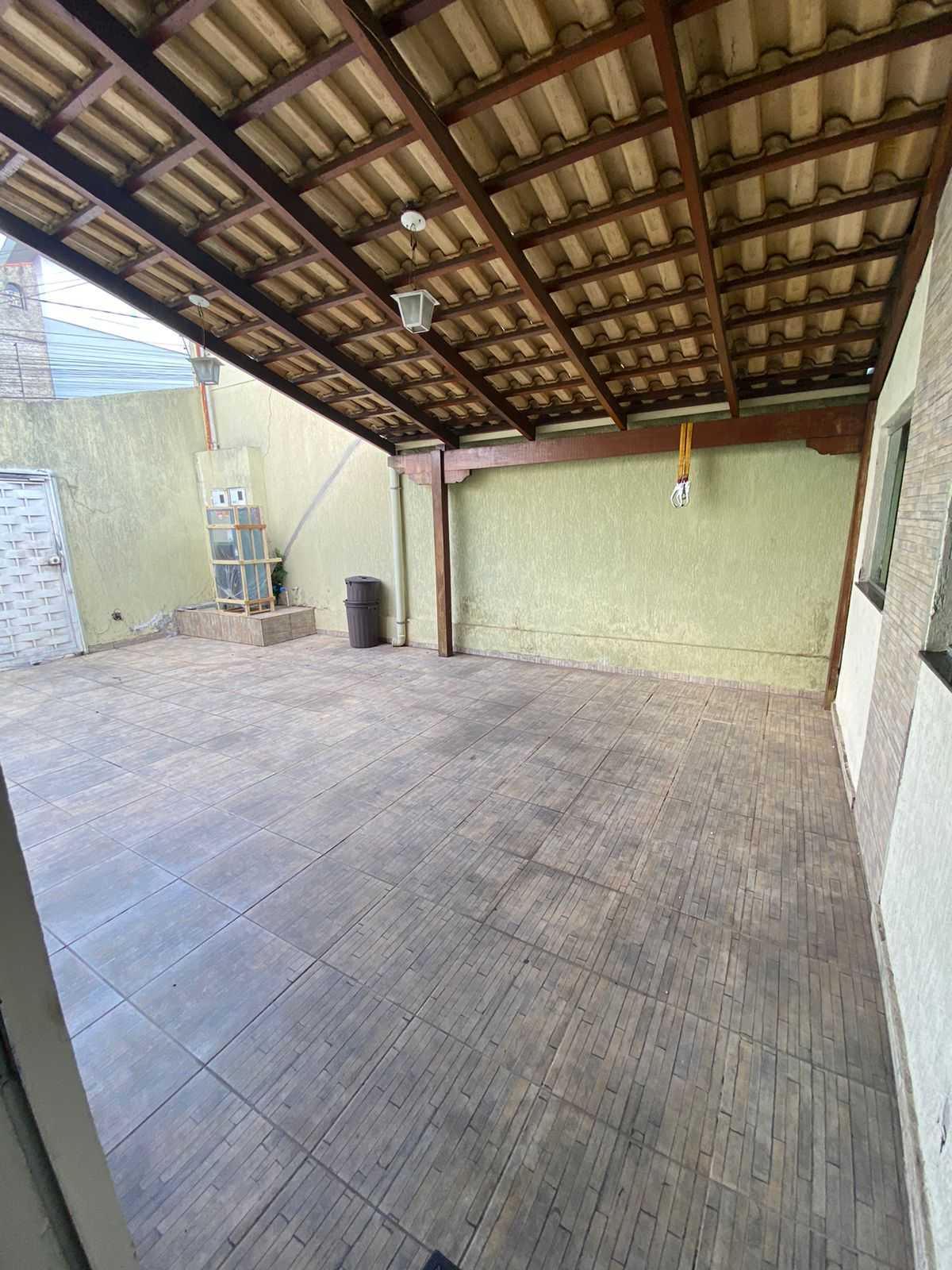 Casa à venda com 3 quartos, 360m² - Foto 2