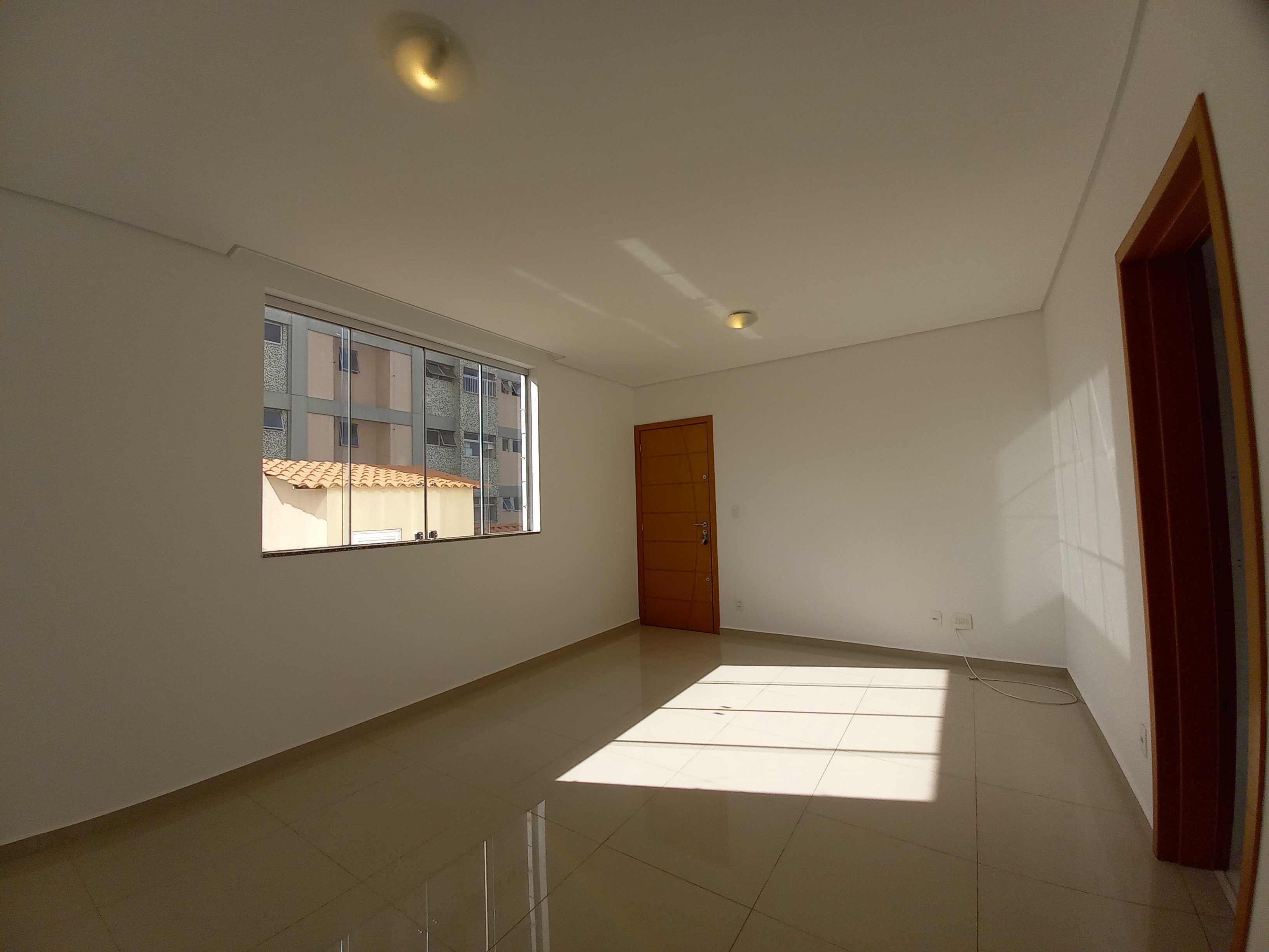 Apartamento à venda com 3 quartos, 85m² - Foto 2