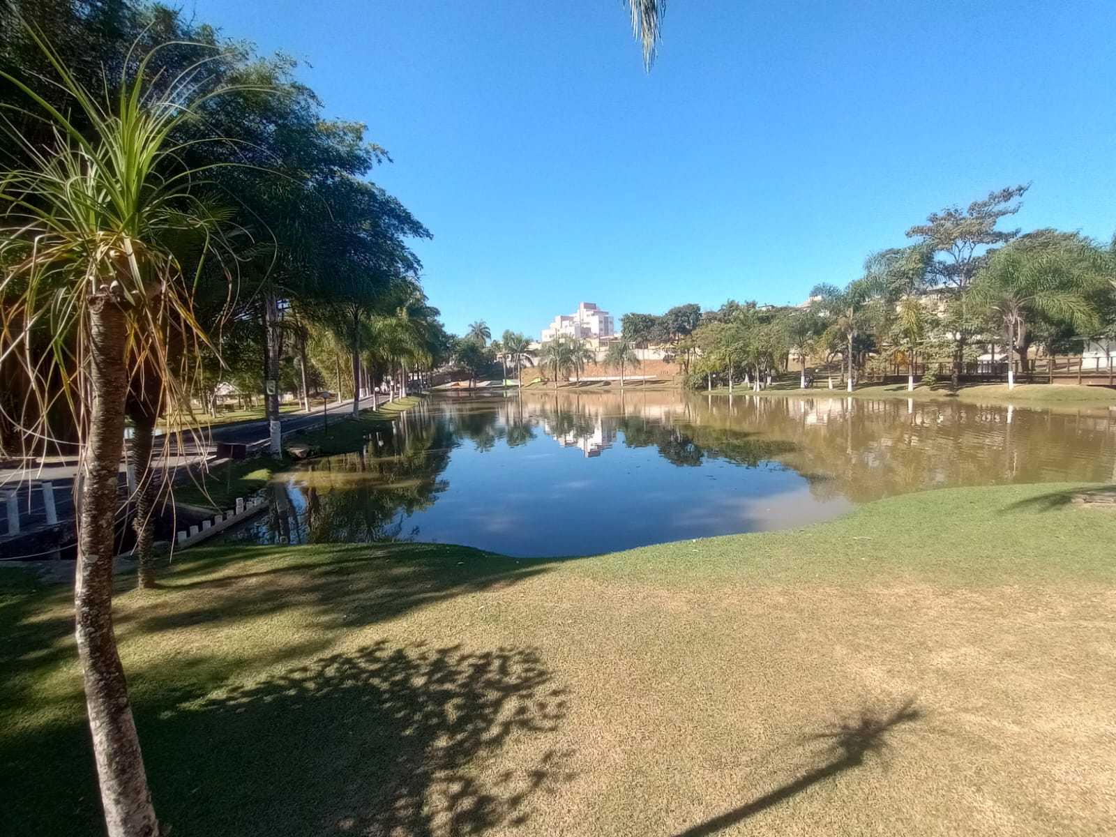 Casa de Condomínio à venda com 3 quartos, 500m² - Foto 2