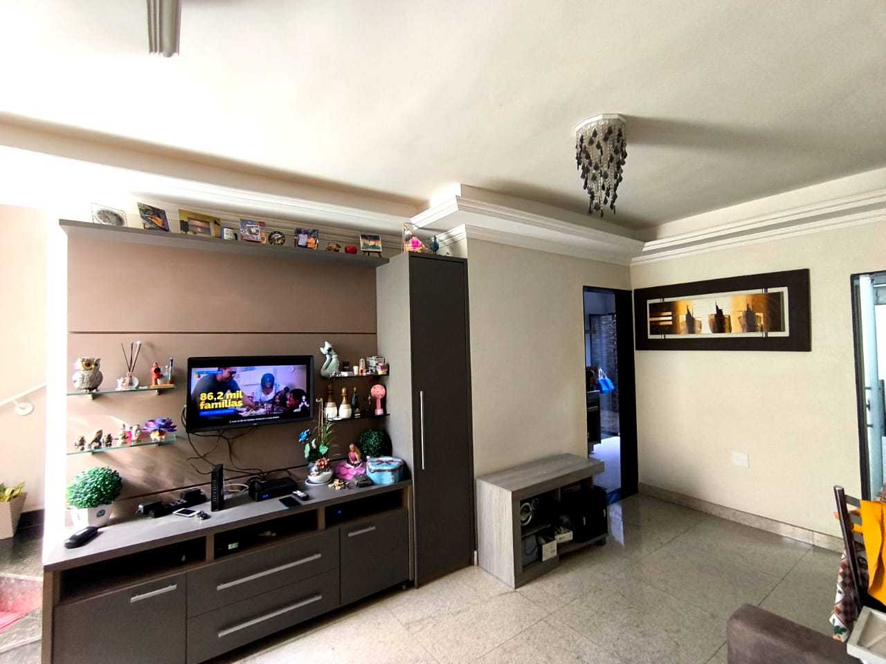 Casa à venda com 2 quartos, 70m² - Foto 1