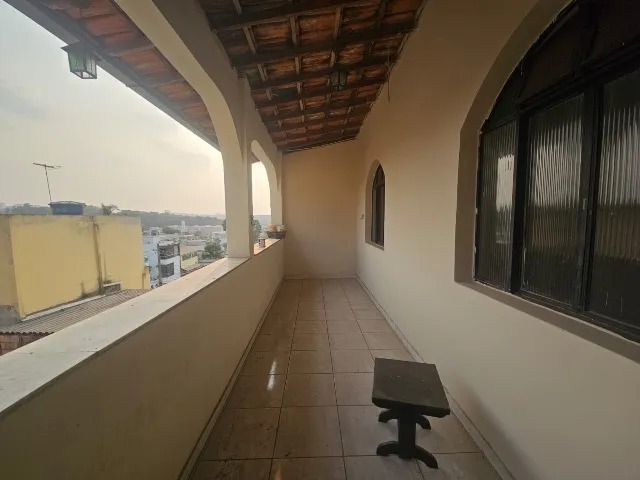 Casa à venda com 4 quartos, 350m² - Foto 2