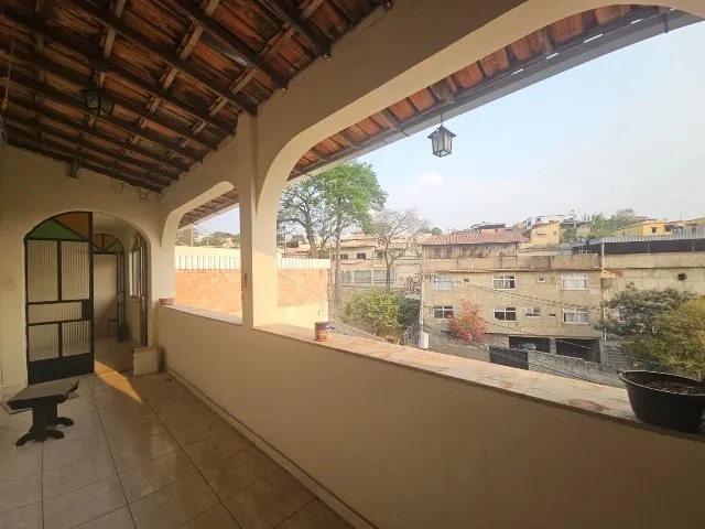 Casa à venda com 4 quartos, 350m² - Foto 3