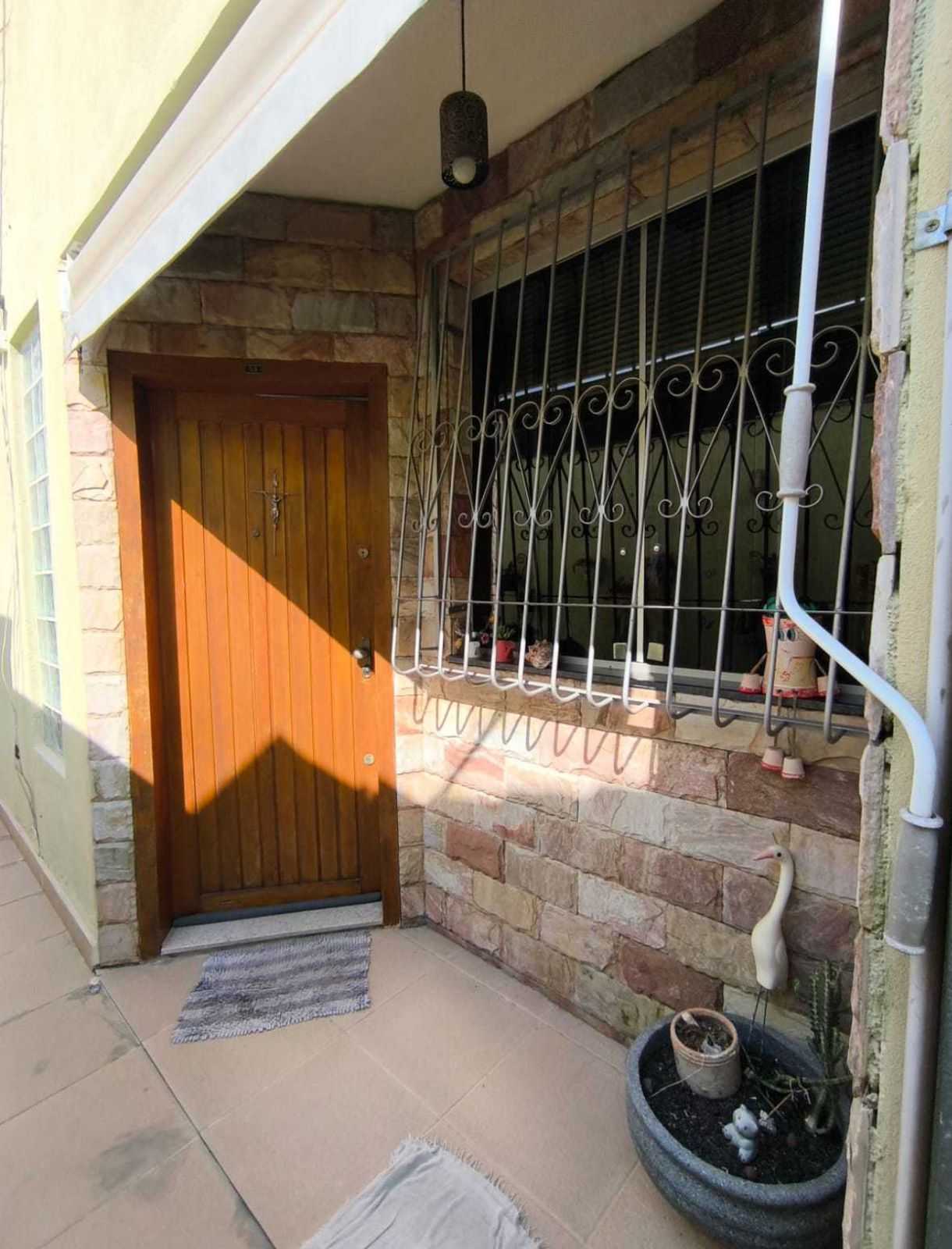 Casa à venda com 2 quartos, 70m² - Foto 4