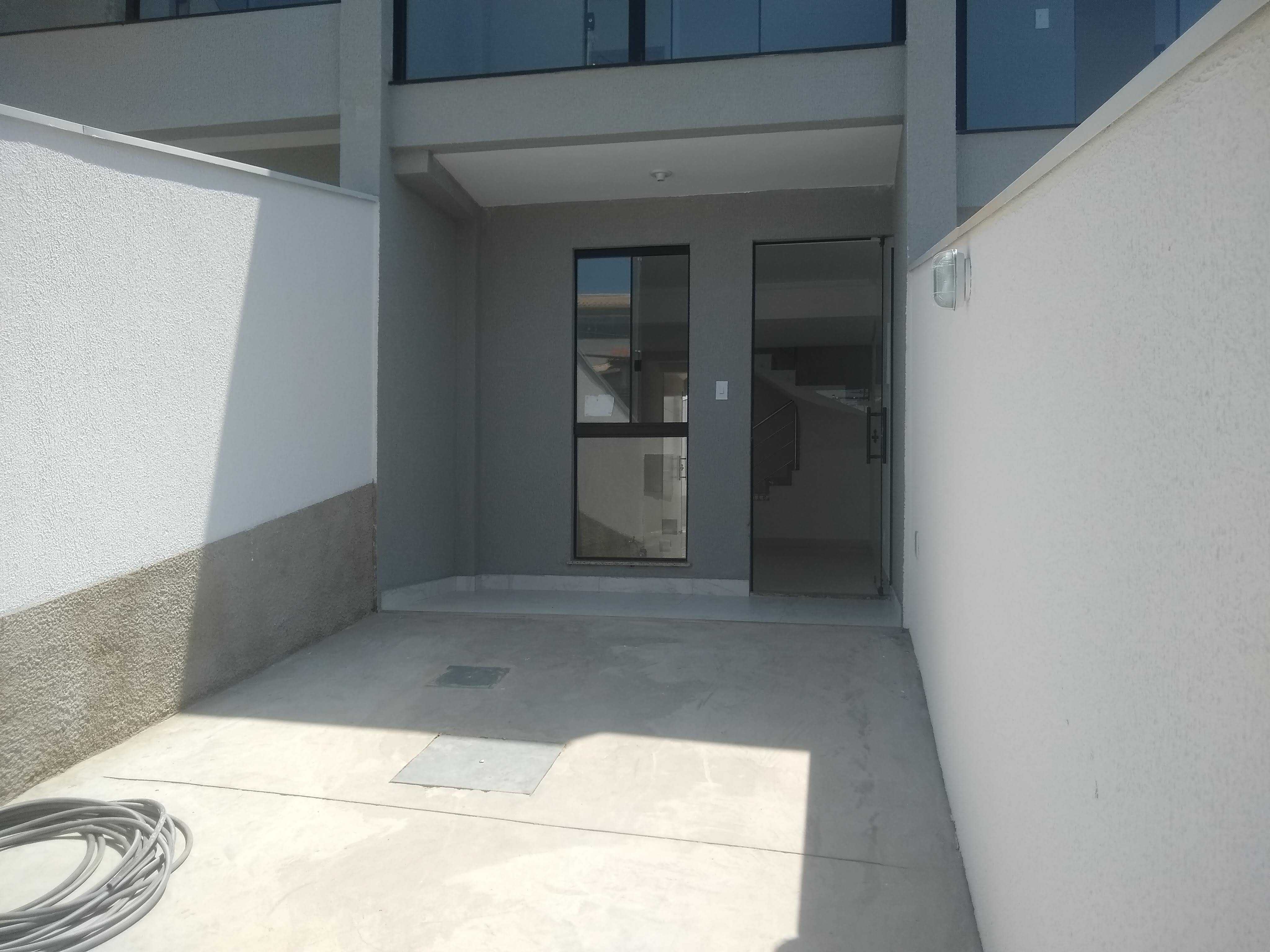 Casa à venda com 2 quartos, 68m² - Foto 1