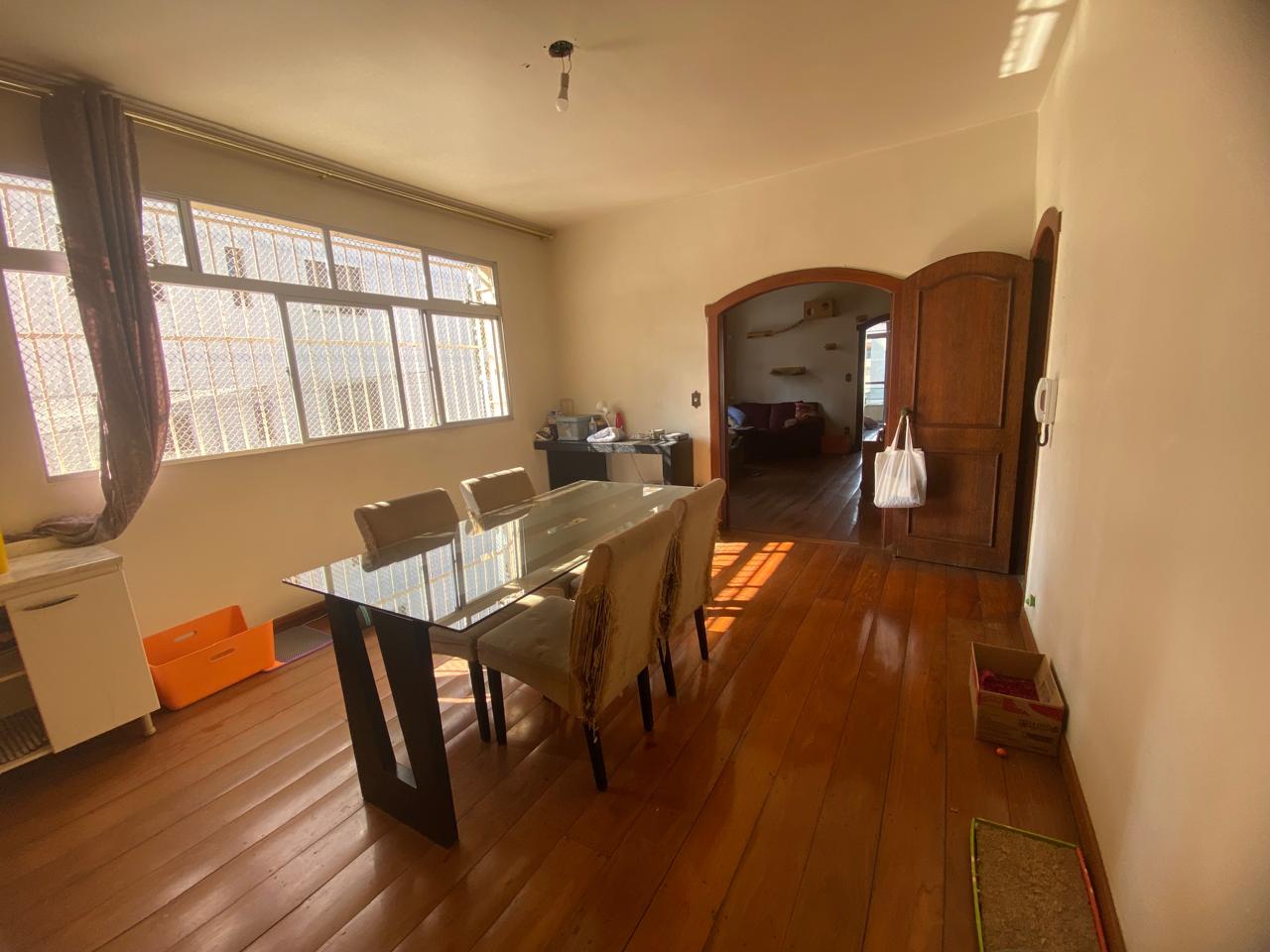 Apartamento à venda com 4 quartos, 180m² - Foto 1