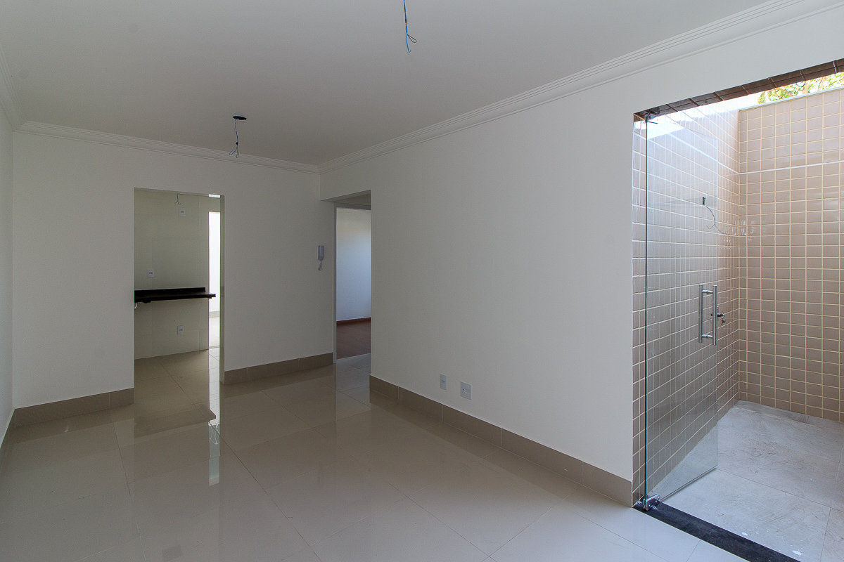 Apartamento à venda com 2 quartos, 71m² - Foto 2