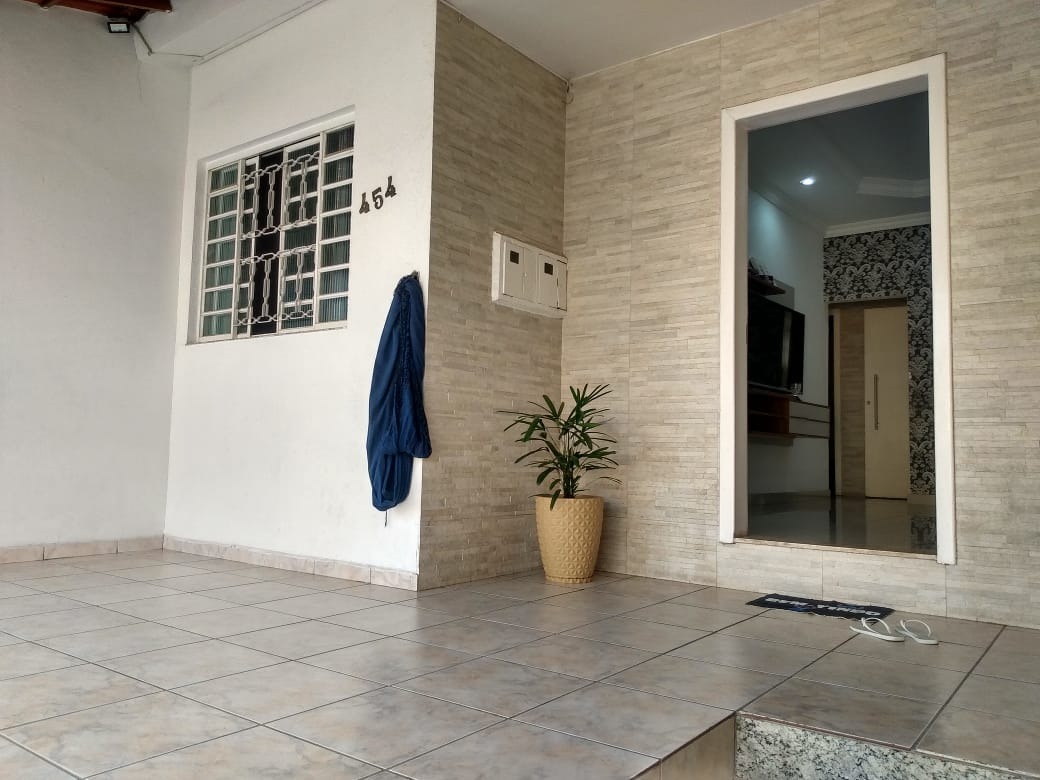 Casa à venda com 4 quartos, 140m² - Foto 1