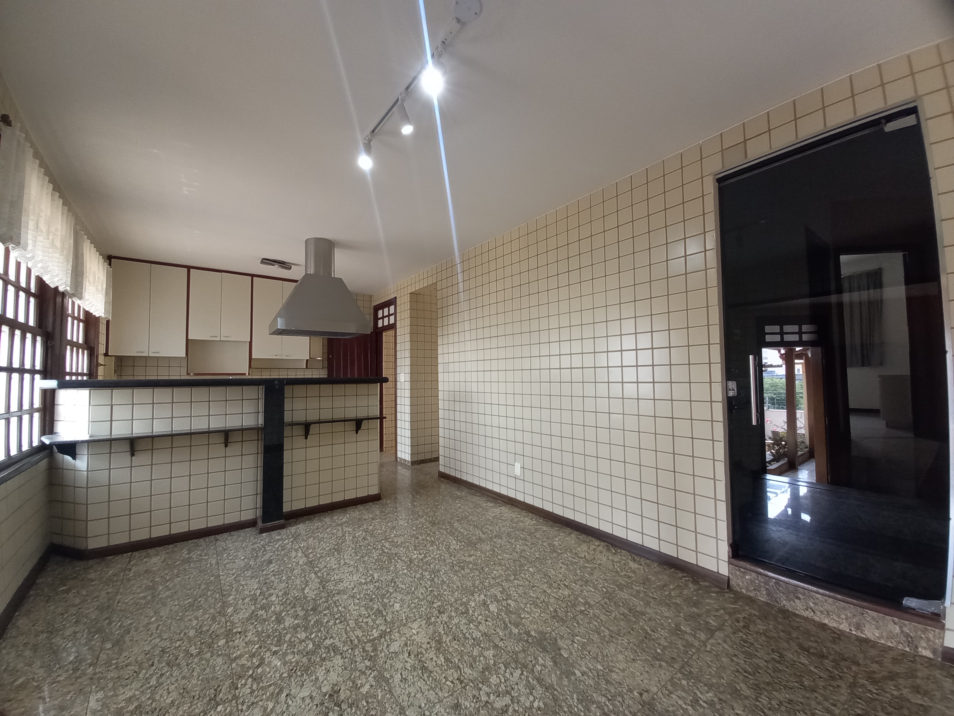 Casa à venda com 3 quartos, 360m² - Foto 11