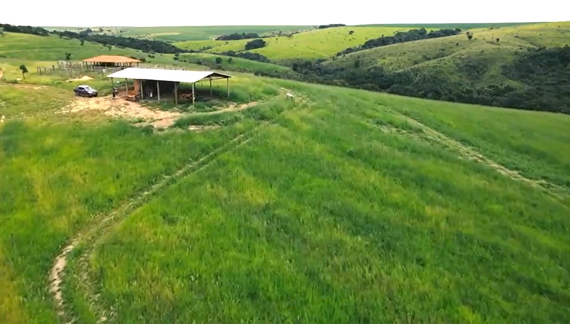 Chácara à venda com 9 quartos, 1940000m² - Foto 1