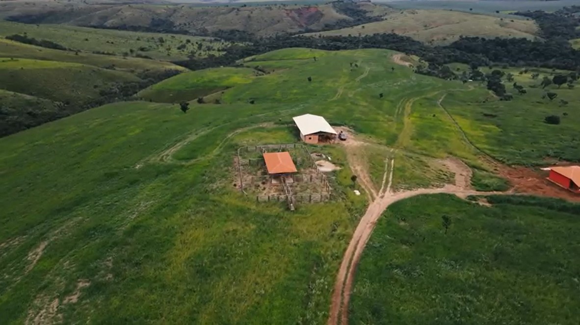 Chácara à venda com 9 quartos, 1940000m² - Foto 2