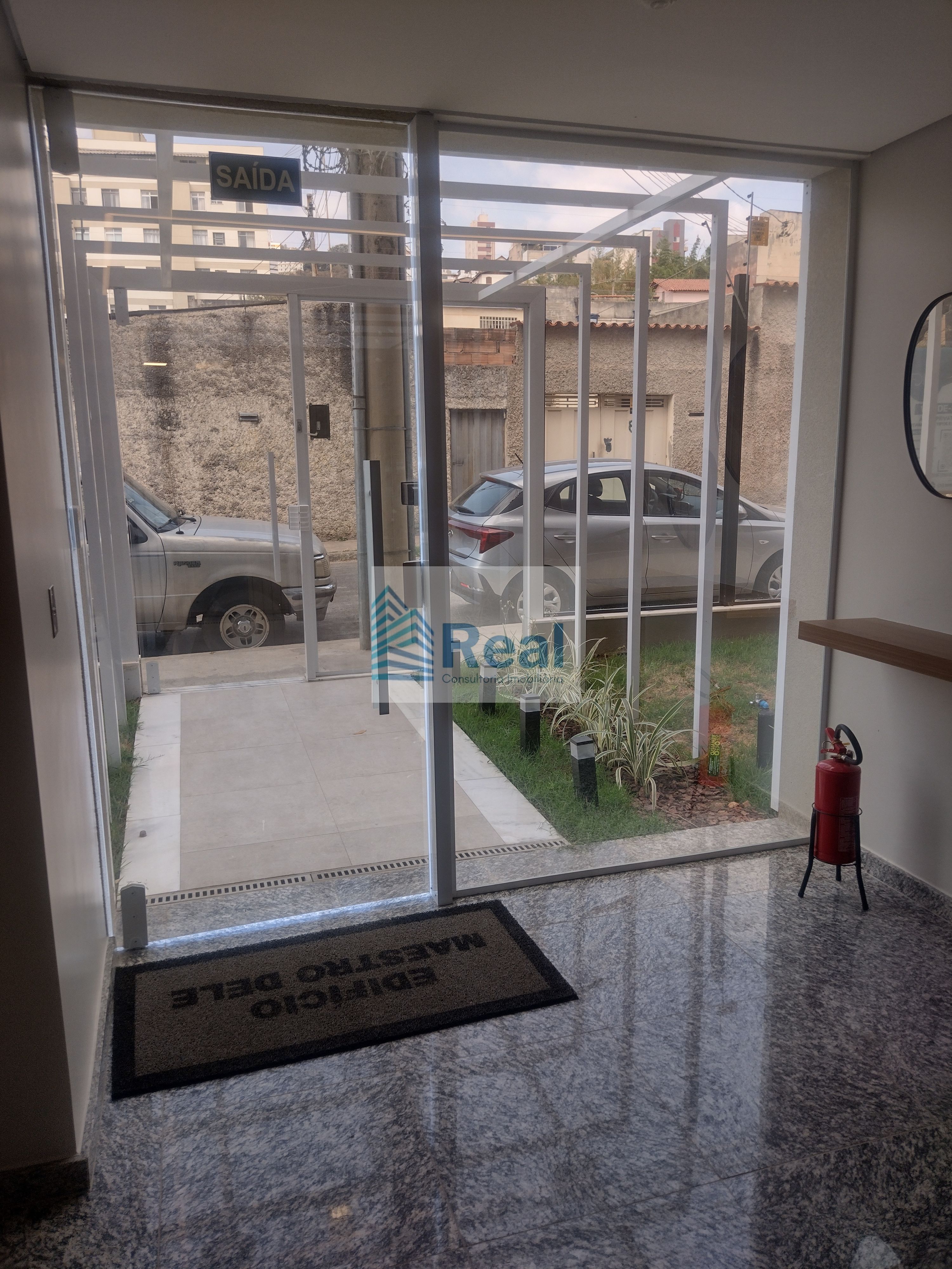 Apartamento à venda com 2 quartos, 64m² - Foto 1