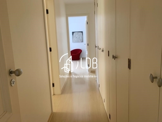 Apartamento à venda com 4 quartos, 216m² - Foto 10