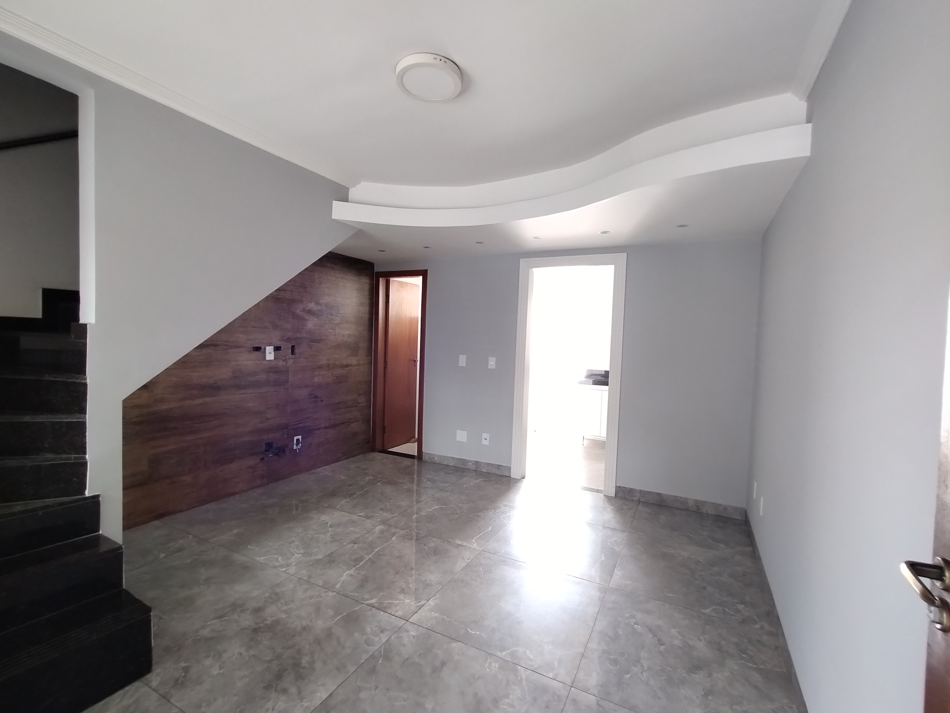 Casa para alugar com 2 quartos, 57m² - Foto 2