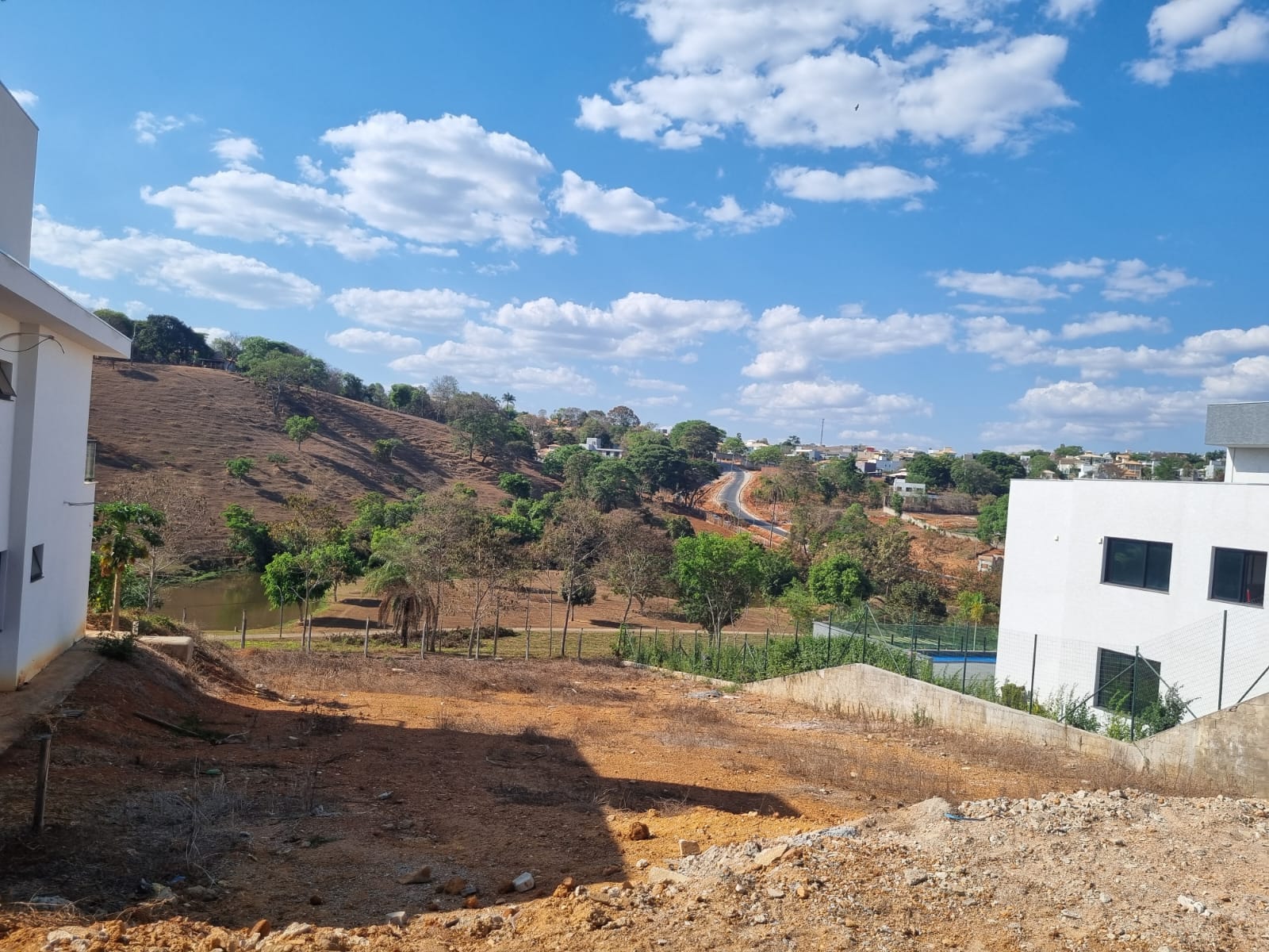 Terreno à venda, 1000m² - Foto 1