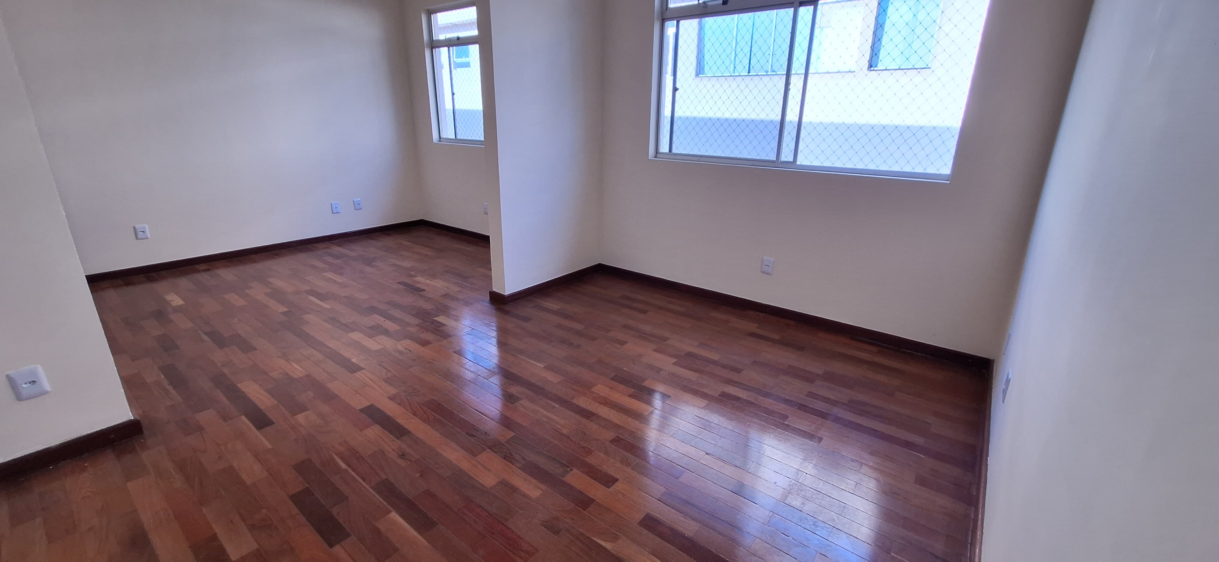 Apartamento à venda com 3 quartos, 105m² - Foto 1