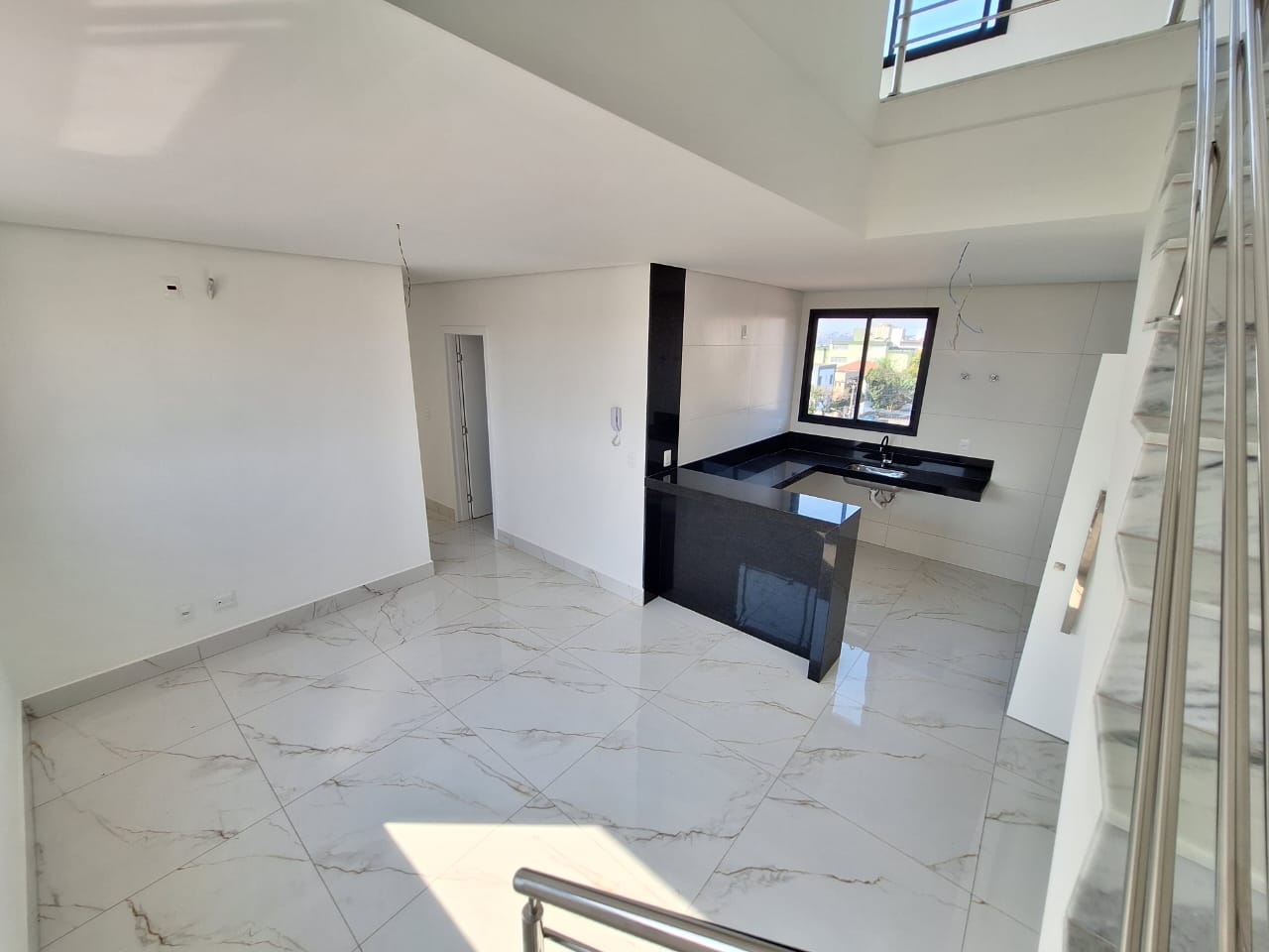 Cobertura à venda com 4 quartos, 140m² - Foto 1