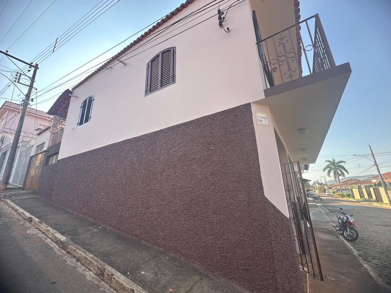 Casa à venda com 3 quartos, 240m² - Foto 2