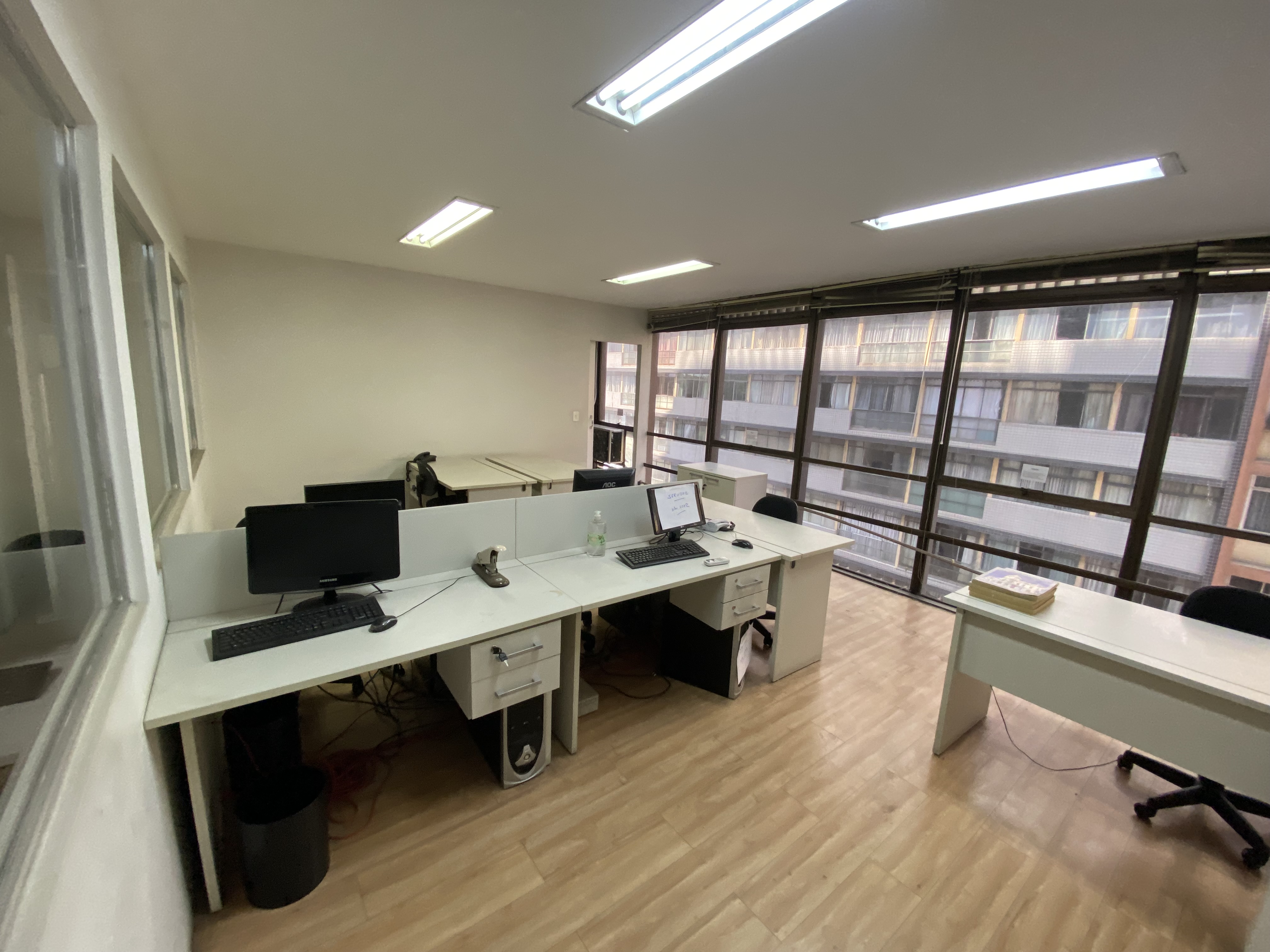 Conjunto Comercial-Sala para alugar com 3 quartos, 150m² - Foto 2