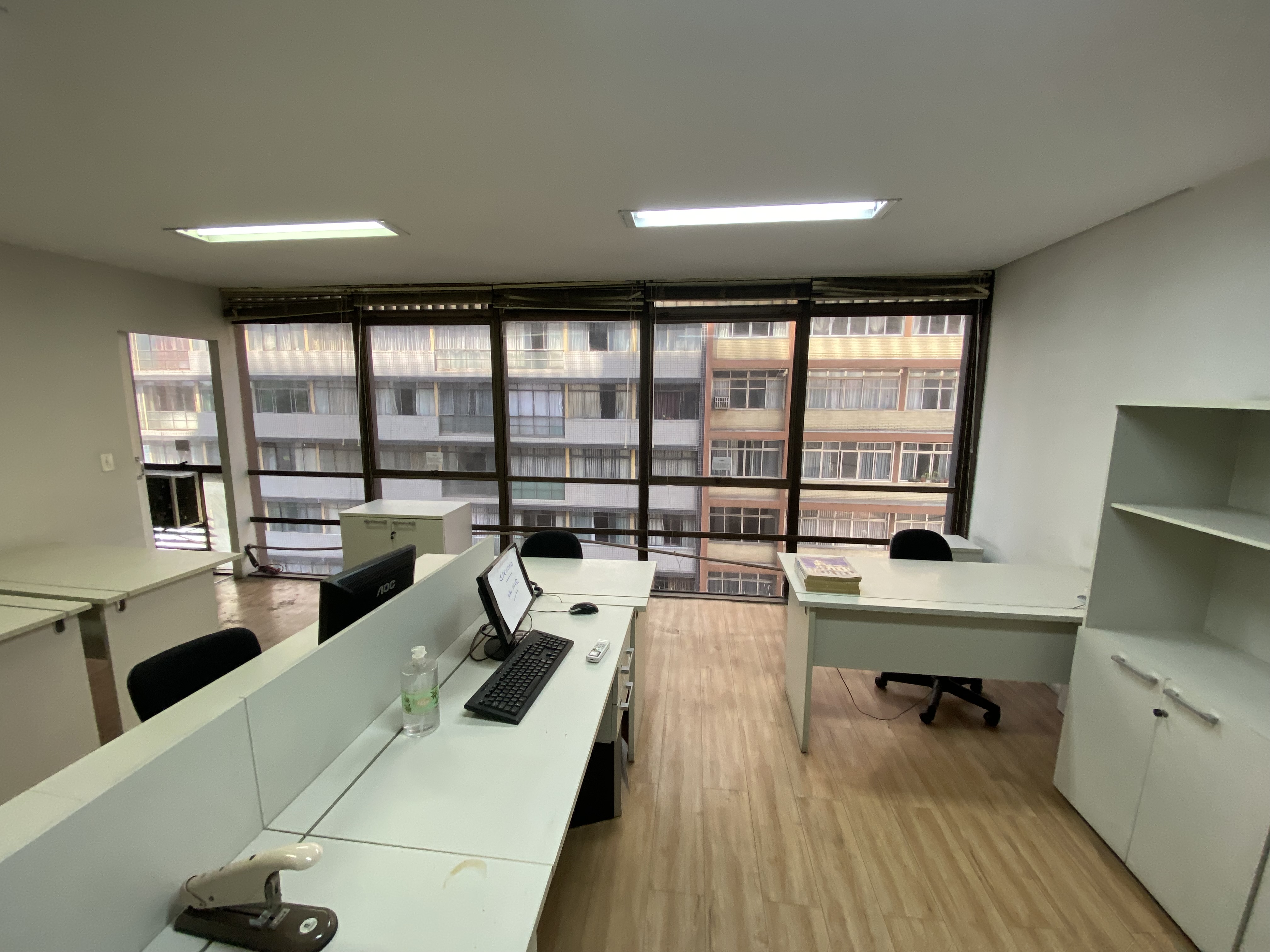 Conjunto Comercial-Sala para alugar com 3 quartos, 150m² - Foto 1