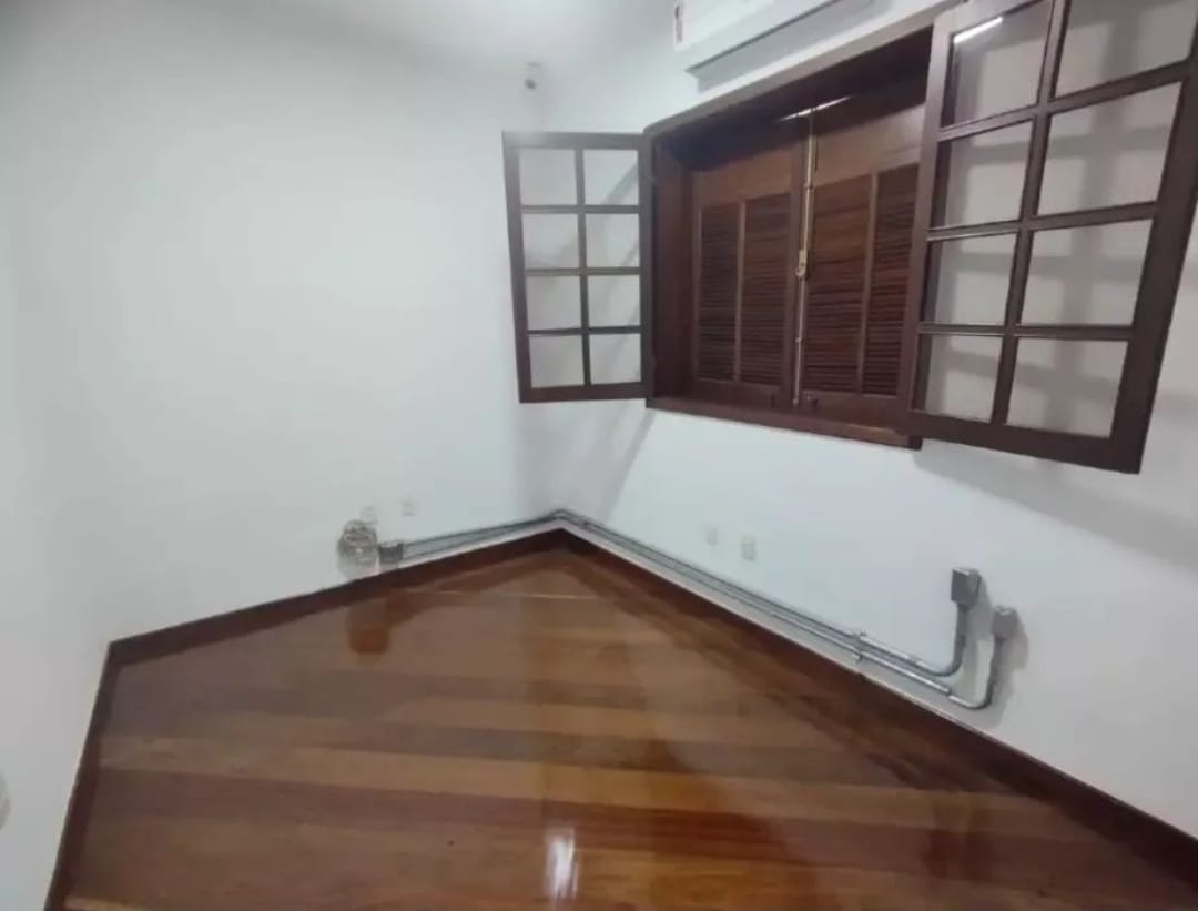 Casa à venda com 5 quartos, 303m² - Foto 11